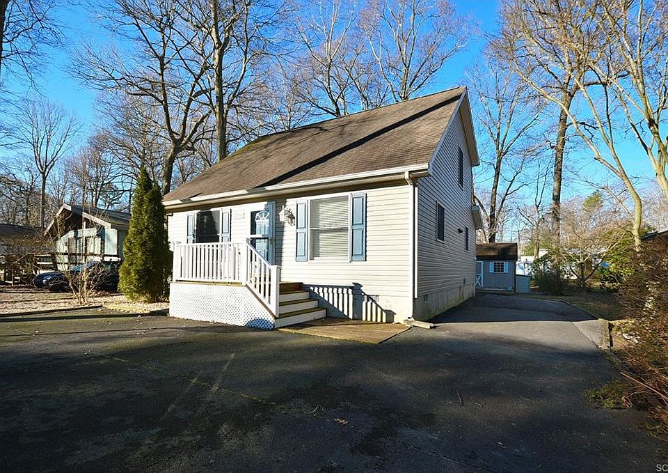 1st image of 22707 Holly Way W
