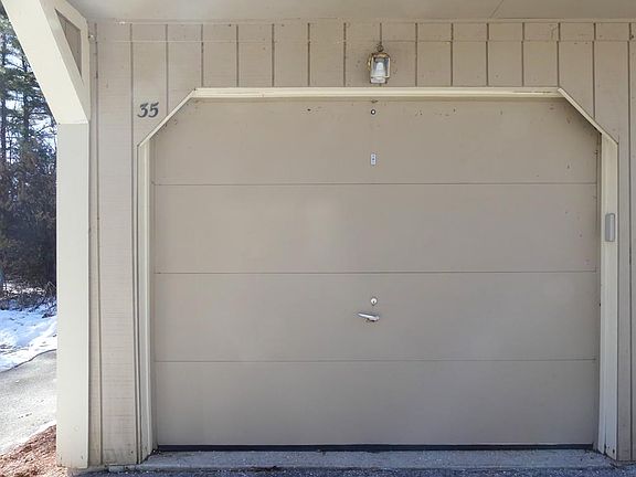 3rd image of 35 Brickett Hill Cir