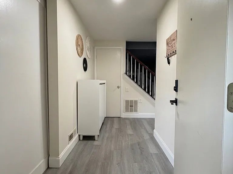 42 Tennyson Dr — Photo 2