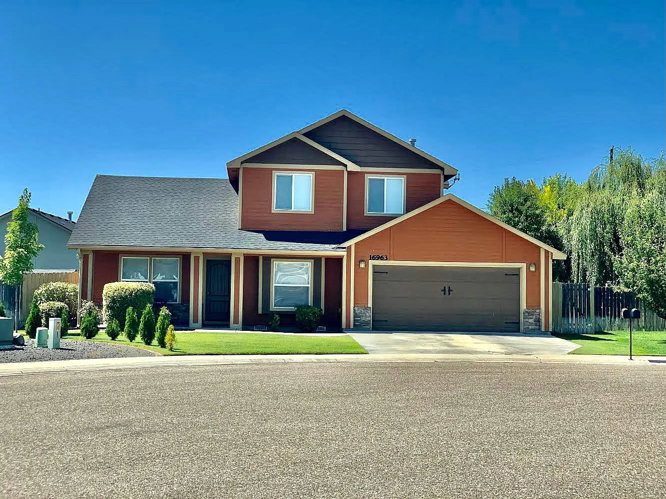 4 bed, 2.5 bath, 1644 sqft, $2,200 — Photo 1