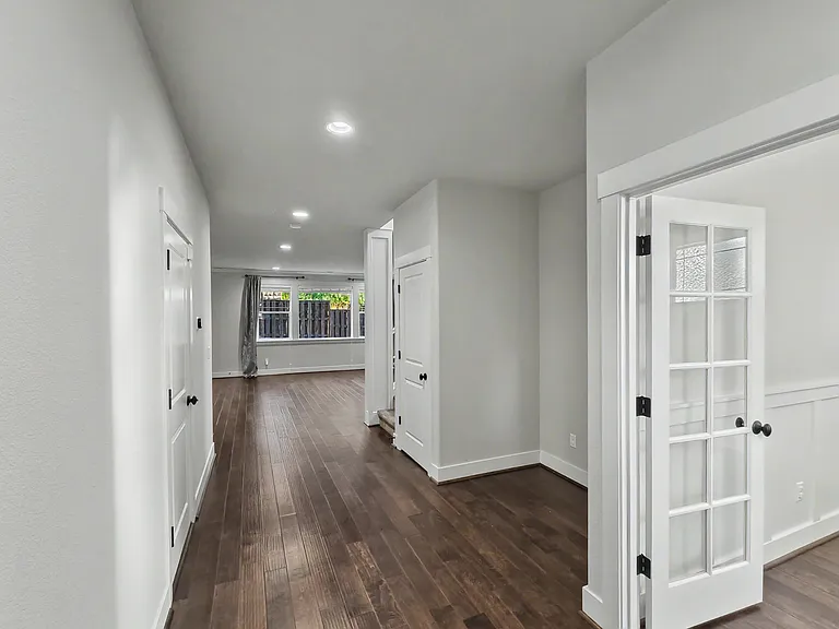 7615 Applegate Dr — Photo 3