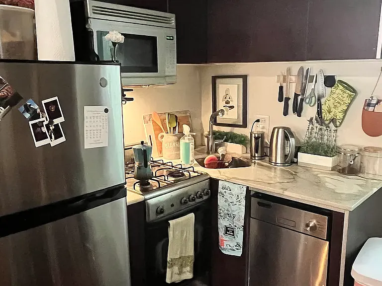 516 E 6th St #5C — Photo 5