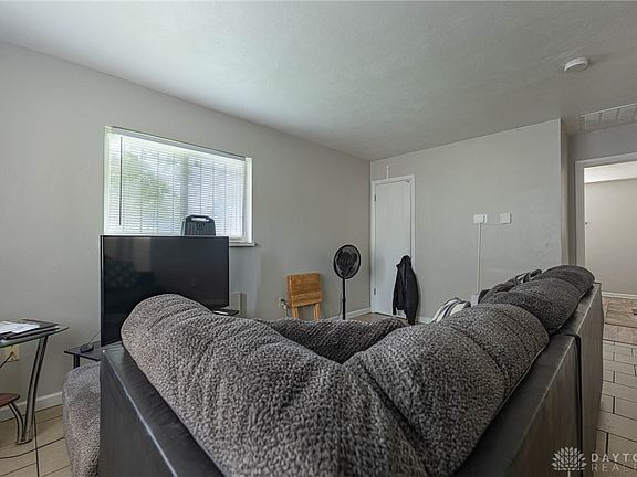 4th image of 109 Oxford Ave