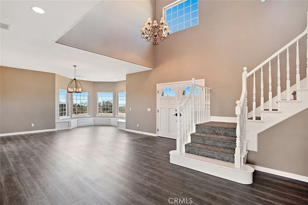 5 bed, 4.5 bath, 4800 sqft, $6,900 — Photo 4