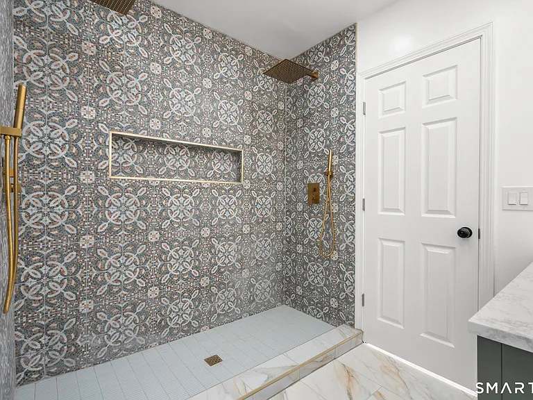 810 Brewster St — Photo 19