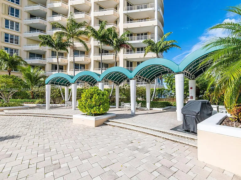 888 Brickell Key Dr #L10 — Photo 11