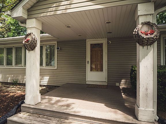 2nd image of 17W540 Hillcrest Dr