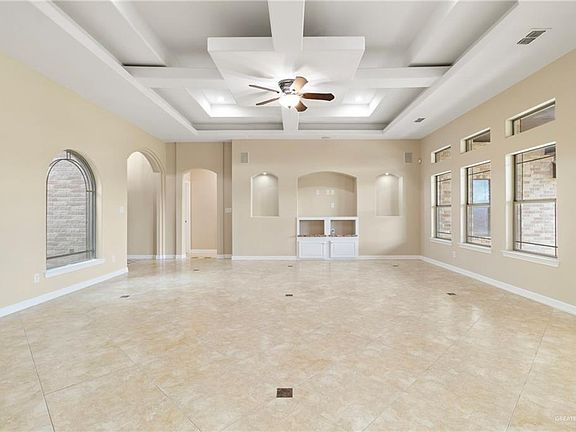 4th image of 208 Miranda Ln