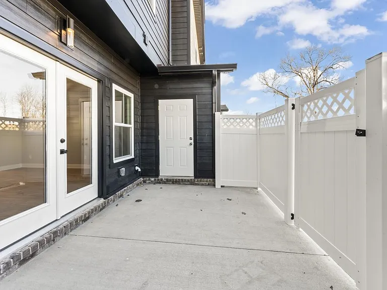 1347 Rebecca Johns Dr — Photo 19