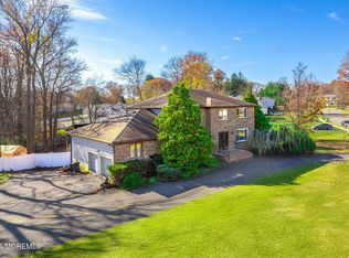 11 Timber Ln, Manalapan, NJ 07726