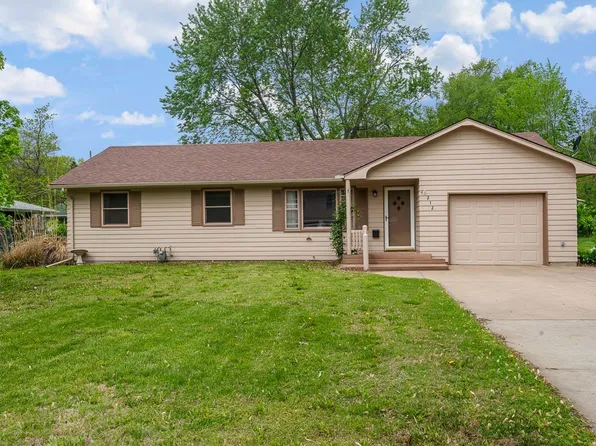 212 S Elm St, Wellsville, KS 66092