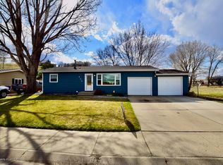659 7th Ave E, Dickinson, ND 58601