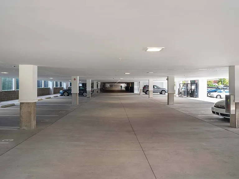 Cosmopolitan Apartments — Photo 17