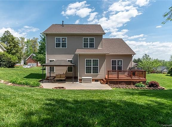 5th image of 209 Silver Birch Ln