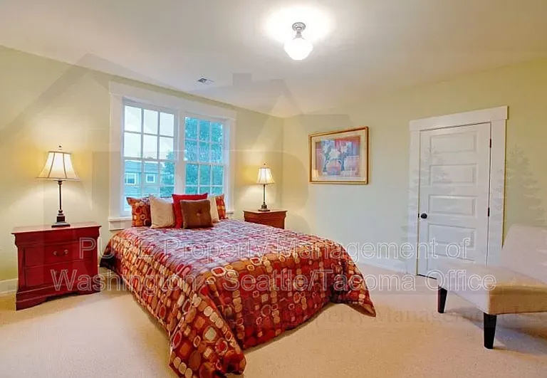 623 N Steele St — Photo 10