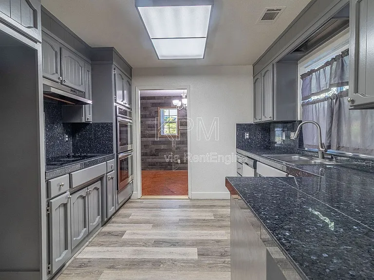 2828 Smoke Tree Cir — Photo 13