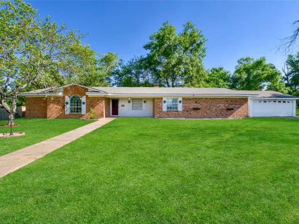 105 Oasis St, Gilmer, TX 75645