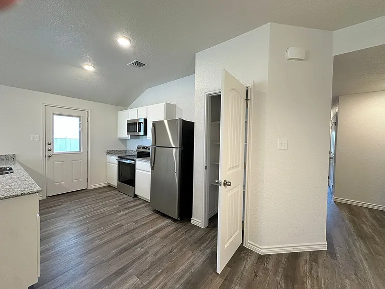 234B Dolphin Dr — Photo 8