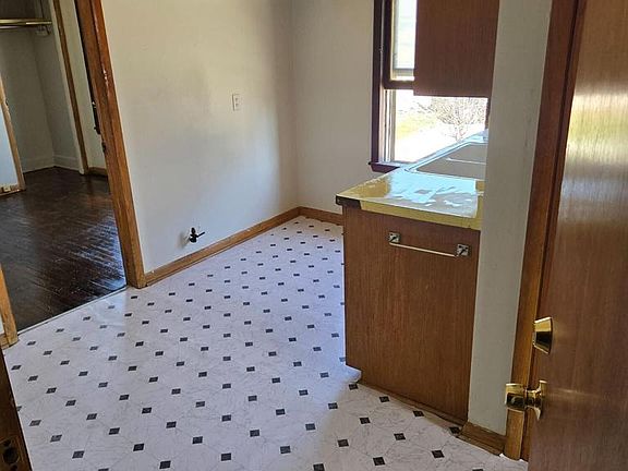 3rd image of 1601 South 85th STREET