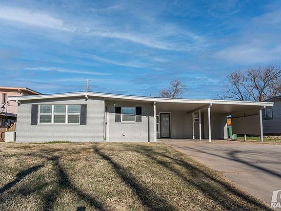 2nd image of 2317 Oxford Cir