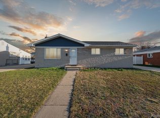 22742 Clinton St, Taylor, MI 48180