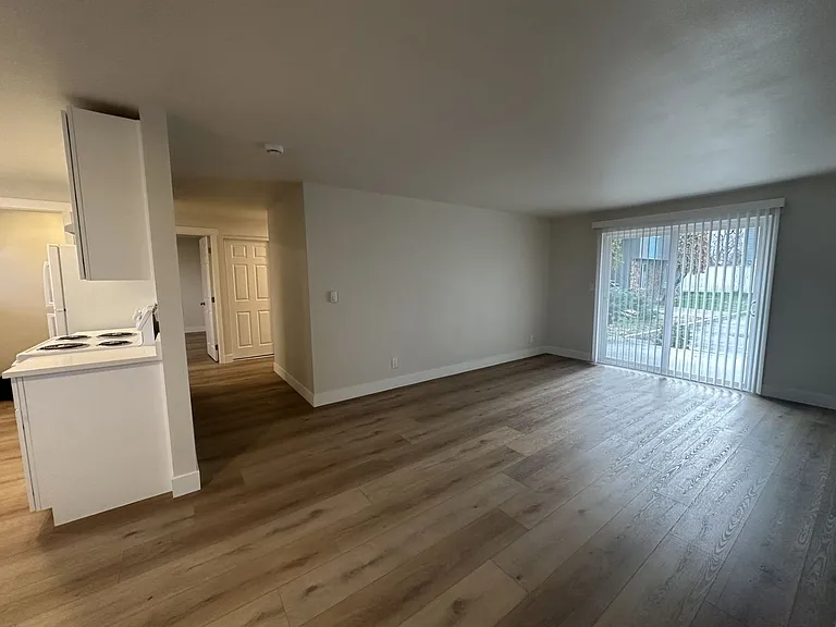 Fully Remodeled 2 Bedroom 1 Bath Units — Photo 17