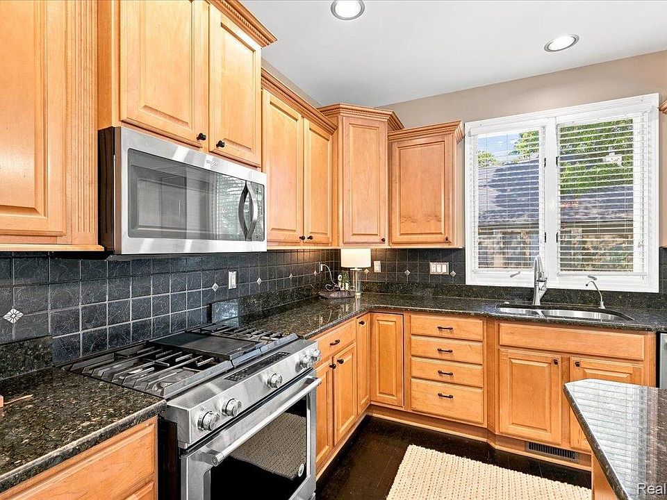 9688 Kingston Pointe Dr, photo 19