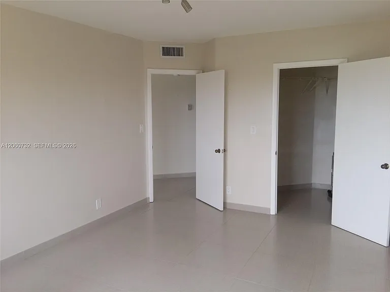 8290 Lake Dr #510 — Photo 4