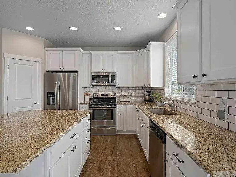 1596 N Cordoba Dr — Photo 9