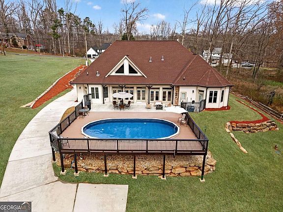 3rd image of 3944 Hamilton Mill Rd