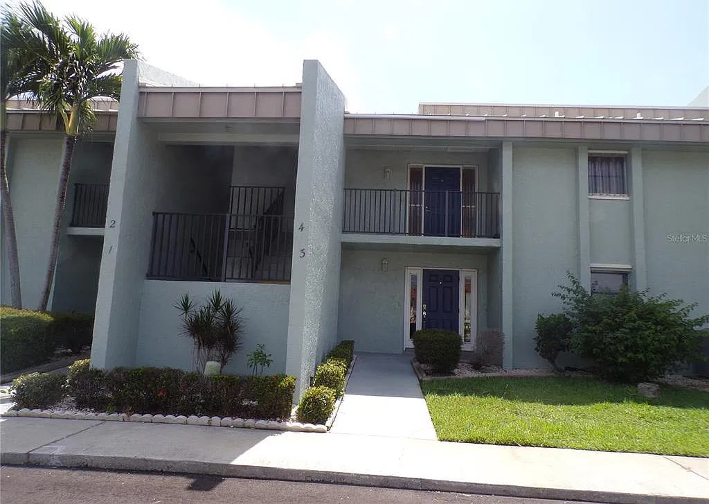 2 bed, 2.0 bath, 1049 sqft, $1,800 — Photo 1