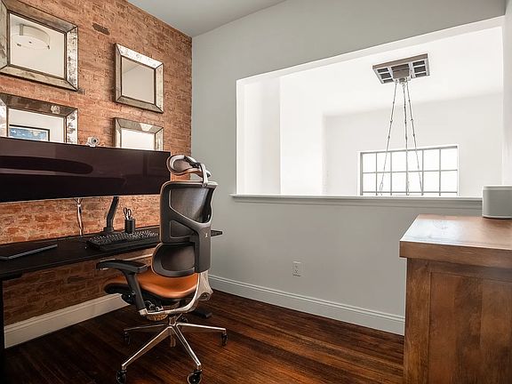 4th image of 14 Minetta St #1