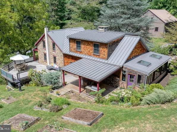 4108 Grothey Rd, Seven Valleys, PA 17360