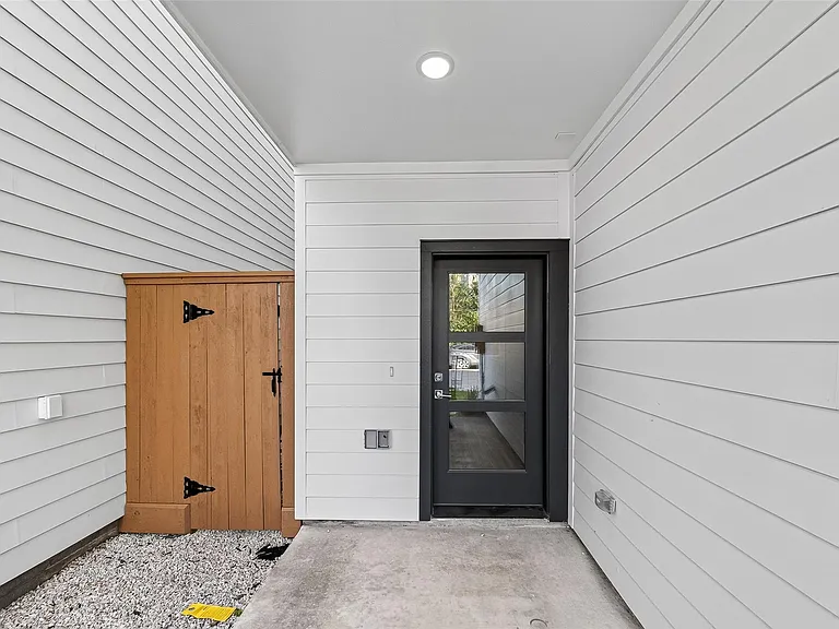 2105 Holman St — Photo 2
