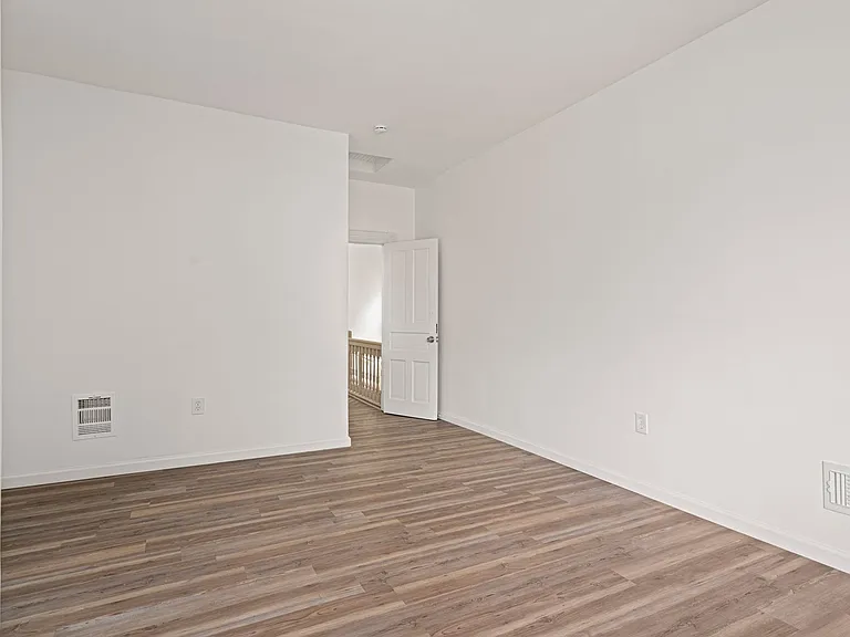 321 Kennedy Ave — Photo 24