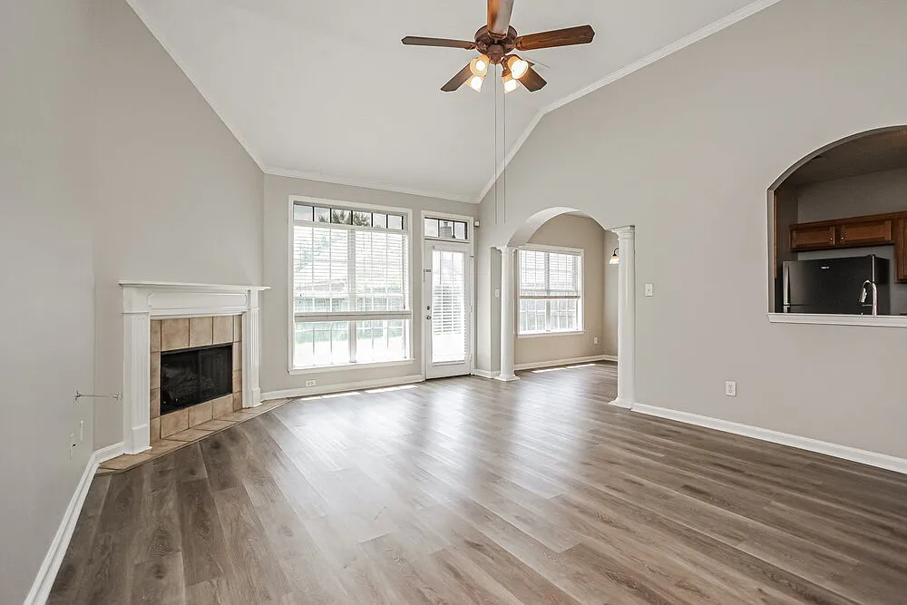 3 bed, 2.0 bath, 2200 sqft, $1,925 — Photo 4