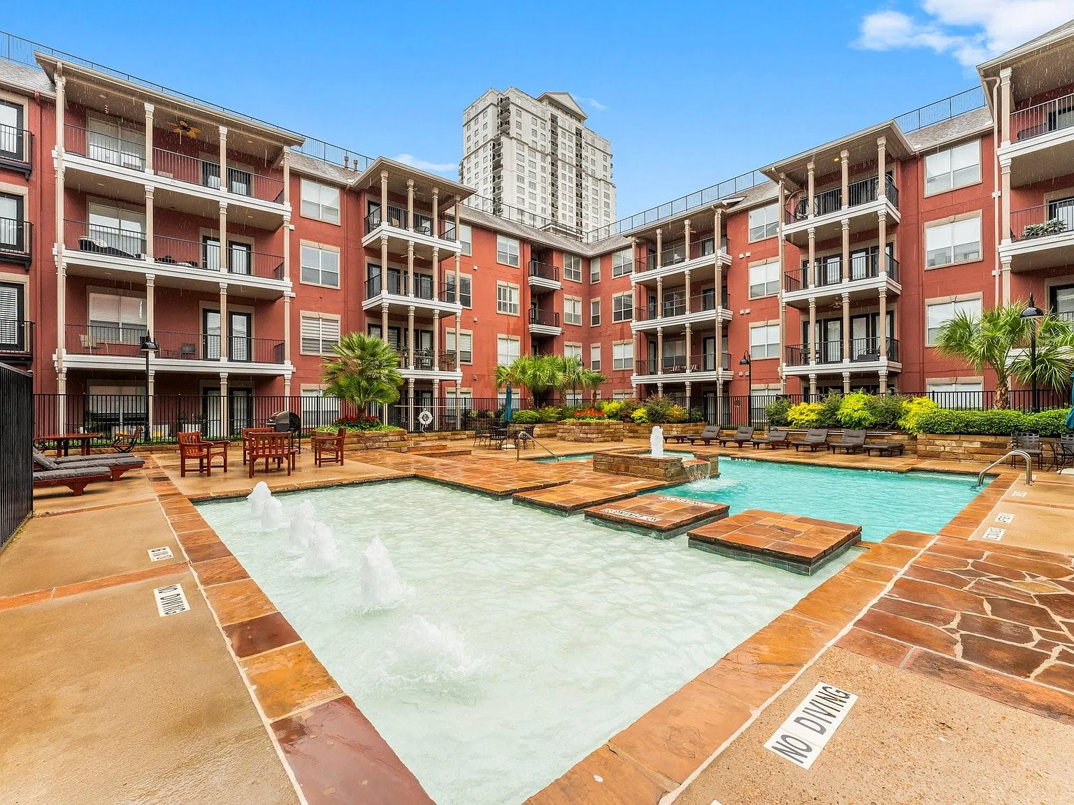 2 bed, 1.0 bath, 940 sqft, $2,800 — Photo 1