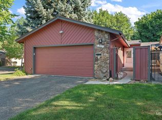 972 N Camelot Dr, Boise, ID 83704