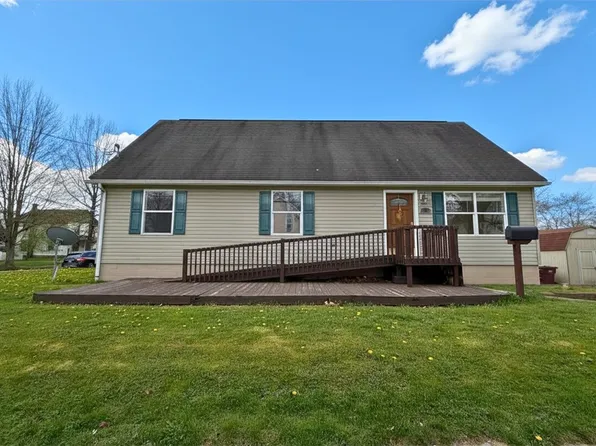 402 W Poplar St, Grove City, PA 16127