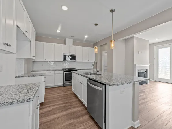 755 Creekway Dr, Fuquay Varina, NC 27526