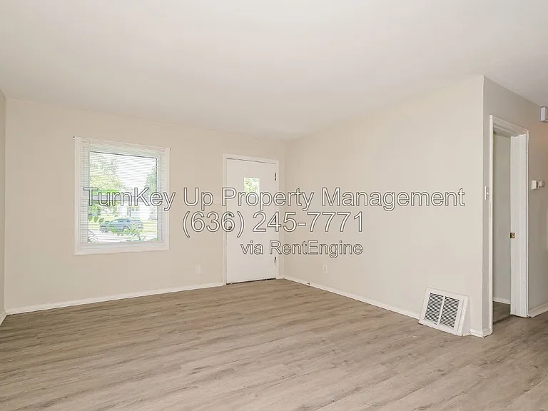 10300 Ross Cir — Photo 6