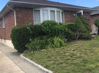 22407 77th Ave, Flushing, NY 11364