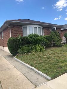 22407 77th Ave, Bayside, NY, 11364