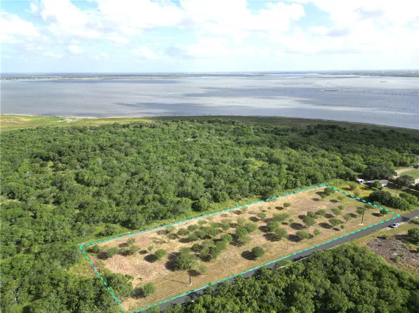 Harbor Cir, Mathis, TX 78368