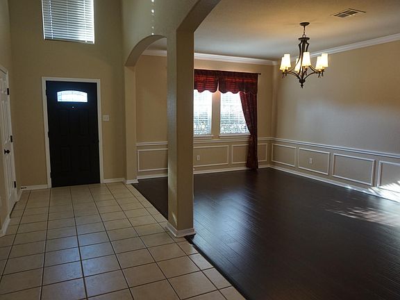 3rd image of 2121 Warwick Pl
