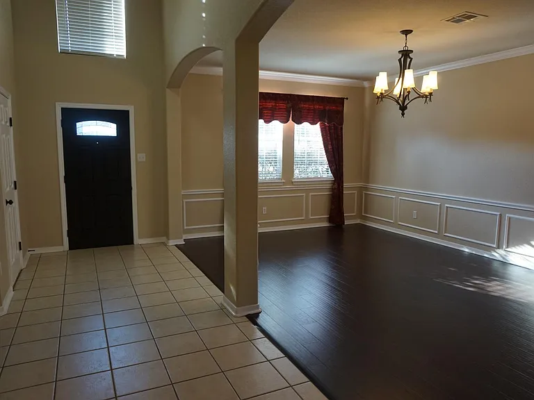 2121 Warwick Pl — Photo 3