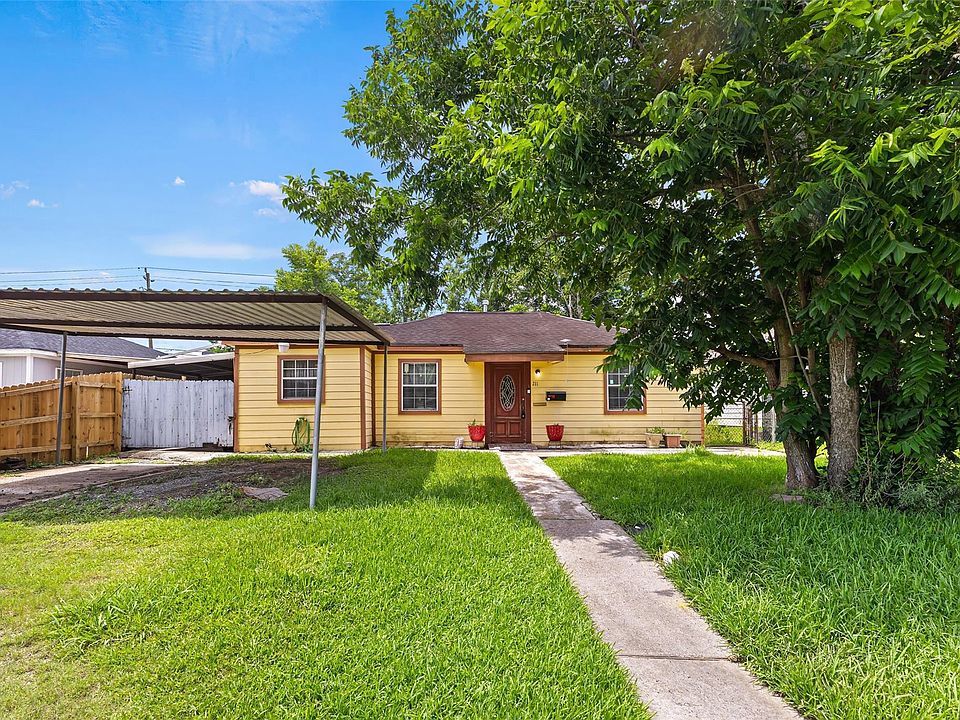 1st image of 211 Crescent Dr
