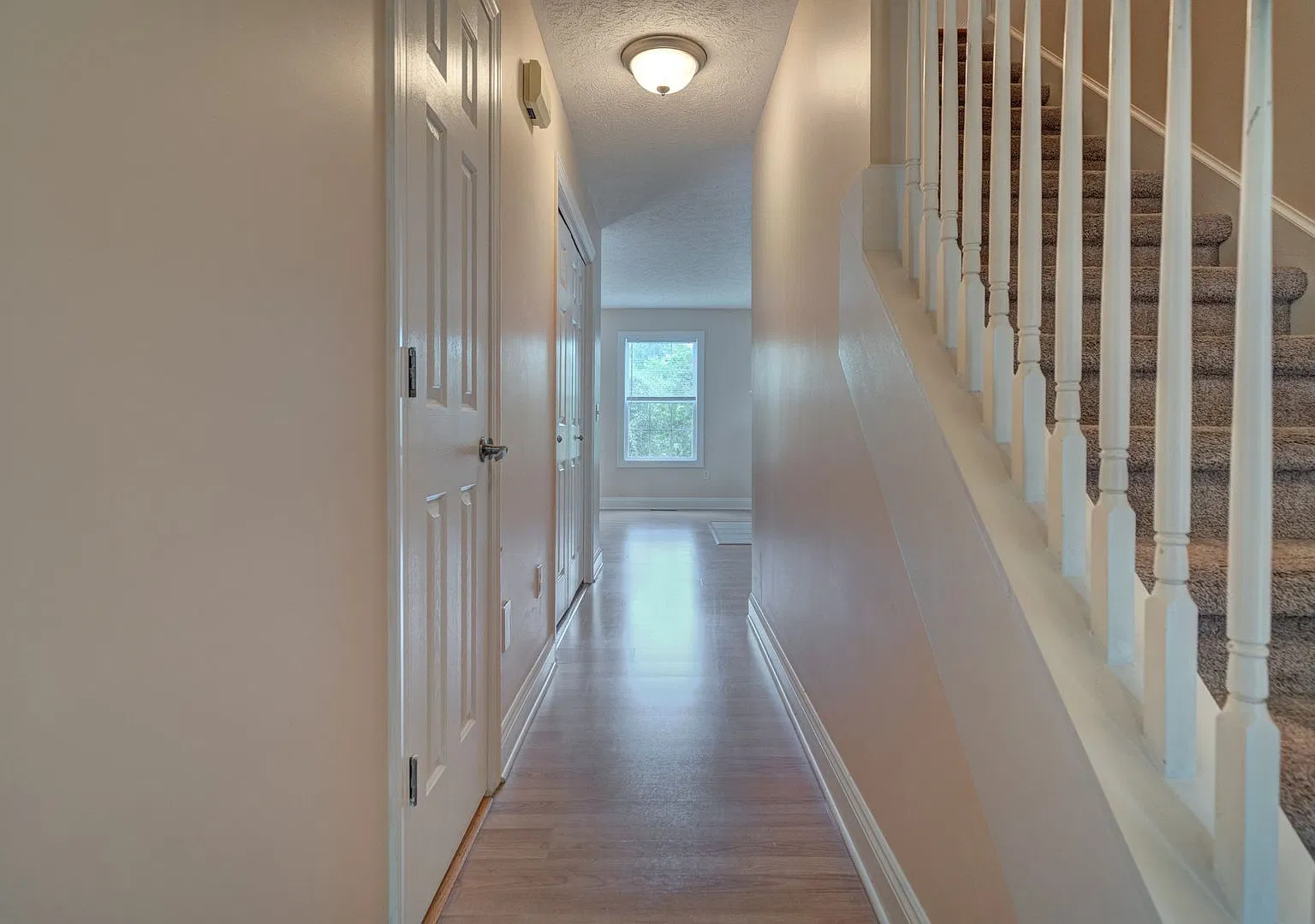 Spacious 3-Bedroom, 2-Bathroom Townhouse in Christiansburg! — Photo 2