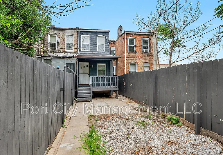 1806 Aiken St — Photo 20