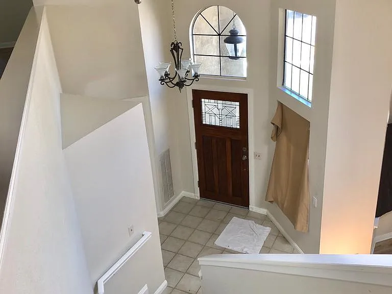 Goldenview Dr — Photo 17